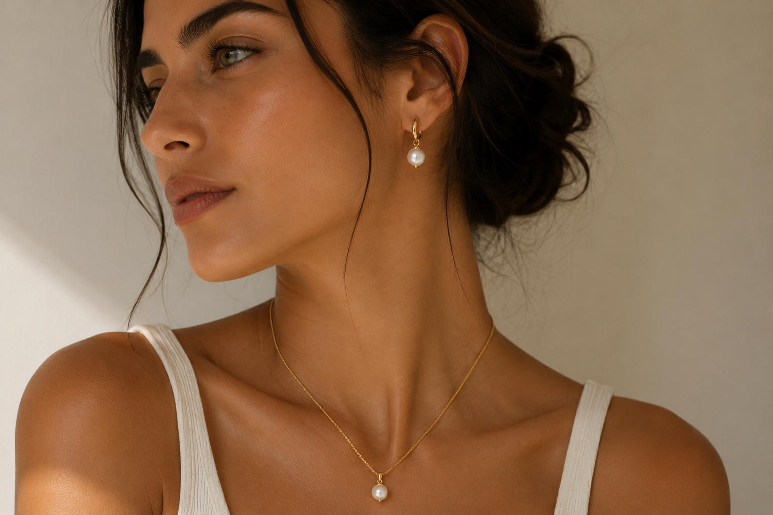 Collar de Perla Blanca con Cadena Dorada | Elegante, Minimalista y Atemporal para Mujer
