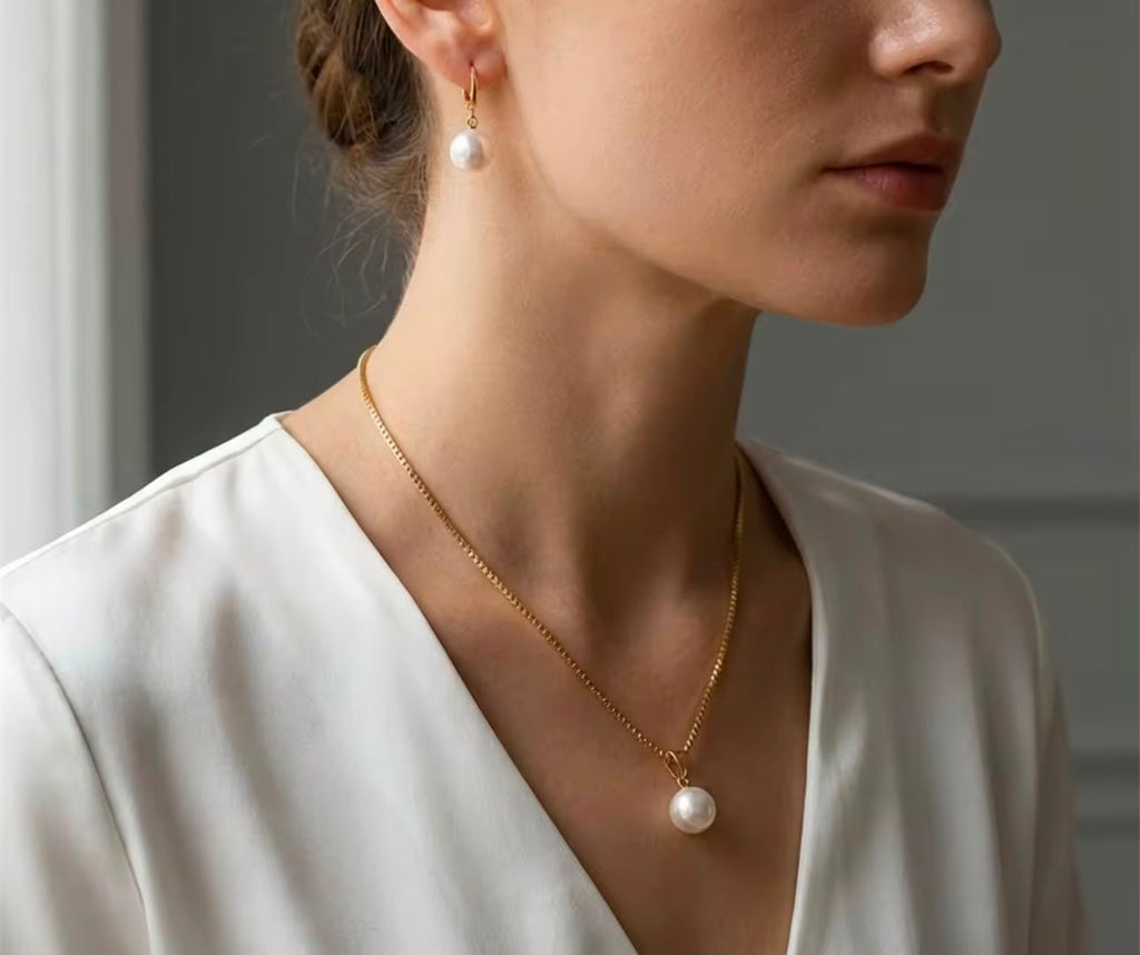 Collar de Perla Blanca con Cadena Dorada | Elegante, Minimalista y Atemporal para Mujer
